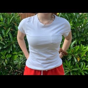 white vineyard vines tshirt